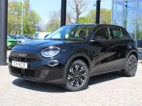 Neu Fiat 600 Red 114 kW (156 PS) 2025 Schwarz Limousine