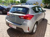 Gebraucht Toyota Auris Edition 132 PS (97 kW) 2013 Silber Limousine