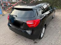 Gebraucht Mercedes A180 122 PS (89 kW) 2013 Schwarz Kleinwagen