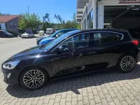 Gebraucht Ford Focus Titanium 120 PS (88 kW) 2018 Iridiumschwarz metallic Kleinwagen