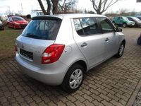 Gebraucht Skoda Fabia Active 60 PS (44 kW) 2015 Silber Kleinwagen