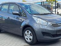 Gebraucht Kia Venga 90 PS (66 kW) 2011 Grau Kleinwagen