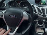 Gebraucht Ford Fiesta Ambiente 75 PS (55 kW) 2010 Grün Kleinwagen