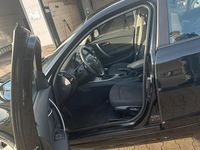 Gebraucht BMW 116 122 PS (89 kW) 2010 Schwarz Kleinwagen