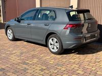 Gebraucht VW Golf VIII Life 131 PS (96 kW) 2024 Grau Limousine