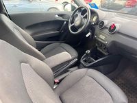 Second-hand Audi A1 Attraction 86 CP (63 kW) 2011 Negru Hatchback