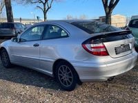 Gebraucht Mercedes C180 143 PS (105 kW) 2002 Brillantsilber  metalliclack Coupé