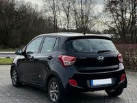 Gebraucht Hyundai i10 87 PS (63 kW) 2015 Schwarz Kleinwagen