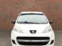 Gebraucht Peugeot 107 68 PS (50 kW) 2012 Weiß Kleinwagen