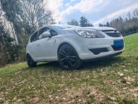 Używany Opel Corsa Edition 90 KM (66 kW) 2010 Biały Hatchback