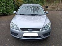 Gebraucht Ford Focus Ghia 101 PS (74 kW) 2005 Grau Limousine