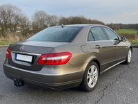 Gebraucht Mercedes E250 Avantgarde 204 PS (150 kW) 2009 Grau Limousine