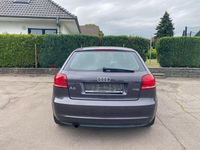 Gebraucht Audi A3 Attraction 105 PS (77 kW) 2011 Grau Limousine