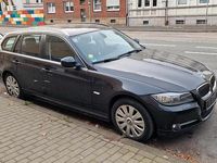 Gebraucht BMW 318 143 PS (105 kW) 2012 Schwarz Kombi