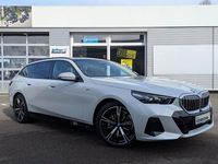 Gebraucht BMW 520 M Sport 197 PS (144 kW) 2025 Mineralweiß Kombi