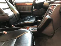 Używany Mercedes E300 190 KM (139 kW) 1990 Srebrny Sedan/Limuzyna