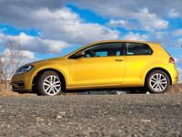 Gebraucht VW Golf VII Comfortline 86 PS (63 kW) 2018 Gold Limousine