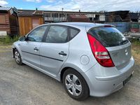 Gebraucht Hyundai i30 Edition 109 PS (80 kW) 2010 Silber Limousine