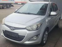 Gebraucht Hyundai i20 75 PS (55 kW) 2014 Silber Limousine