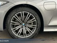 Gebraucht BMW 330e 292 PS (214 kW) 2024 Grau Limousine