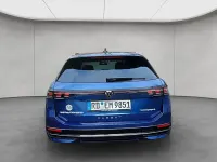 Gebraucht VW Passat Elegance 150 PS (110 kW) 2025 Blau Kombi