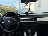 Gebraucht BMW 320 184 PS (135 kW) 2011 Rot Limousine