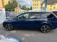 Gebraucht Ford Focus 101 PS (74 kW) 2010 Blau Kombi