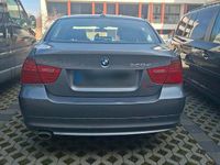Gebraucht BMW 320 177 PS (130 kW) 2010 Grau Limousine