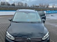 Gebraucht VW Touran 150 PS (110 kW) 2022 Schwarz Van / Kleinbus