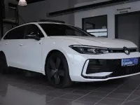 Gebraucht VW Passat R-line 150 PS (110 kW) 2024 Oryxweiß perlmutteffekt Kombi