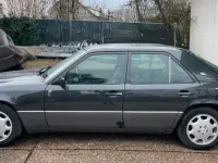 Usata Mercedes E400 279 CV (205 kW) 1994 Grigio Berlina