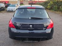 Gebraucht Peugeot 308 Active 111 PS (81 kW) 2012 Blau Limousine