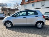 Gebraucht Toyota Yaris Basis 69 PS (50 kW) 2009 Silber Kleinwagen
