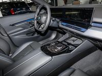 Gebraucht BMW 520 M Sport 197 PS (144 kW) 2026 Grau Kombi