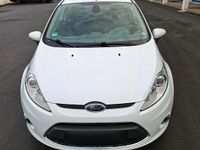 Gebraucht Ford Fiesta Titanium 97 PS (71 kW) 2011 Weiß Kleinwagen