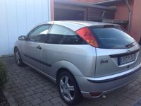 Gebraucht Ford Focus Trend 101 PS (74 kW) 2003 Grau metallic Limousine