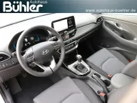 Neu Hyundai i30 Select 97 PS (71 kW) 2025 Atlas white uni Kombi