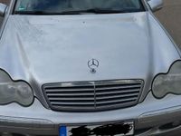 Second-hand Mercedes 220 143 CP (105 kW) 2000 Argintiu Berlinǎ
