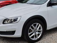 Gebraucht Volvo V60 CC Pro 150 PS (110 kW) 2017 Crystal white pearl / metallic Kombi