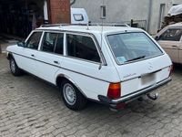 Gebraucht Mercedes E230 136 PS (100 kW) 1983 Weiß Kombi