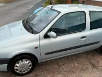 Gebraucht Renault Clio II 58 PS (42 kW) 2001 Silber Kleinwagen