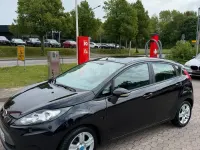 Gebraucht Ford Fiesta 82 PS (60 kW) 2010 Schwarz Limousine
