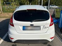 Gebraucht Ford Fiesta 82 PS (60 kW) 2009 Weiß Kleinwagen