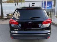 Gebraucht Ford Focus Titanium 125 PS (91 kW) 2016 Schwarz Kombi