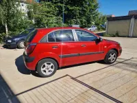 Używany Kia Rio 96 KM (70 kW) 2009 Czerwony Sedan/Limuzyna