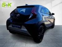 Gebraucht Toyota Aygo X Style 72 PS (52 kW) 2023 Ginger beige / night sky black (beige) SUV
