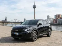 Neu Fiat 600 Business 101 PS (74 kW) 2026 Schwarz SUV