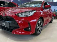Neu Toyota Yaris Hybrid 116 PS (85 kW) 2026 Rot Limousine