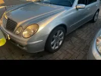 Gebraucht Mercedes E220 Classic 150 PS (110 kW) 2002 Silber Limousine