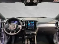 Nouă Volvo XC40 Plus 163 CP (119 kW) 2026 Argintiu SUV